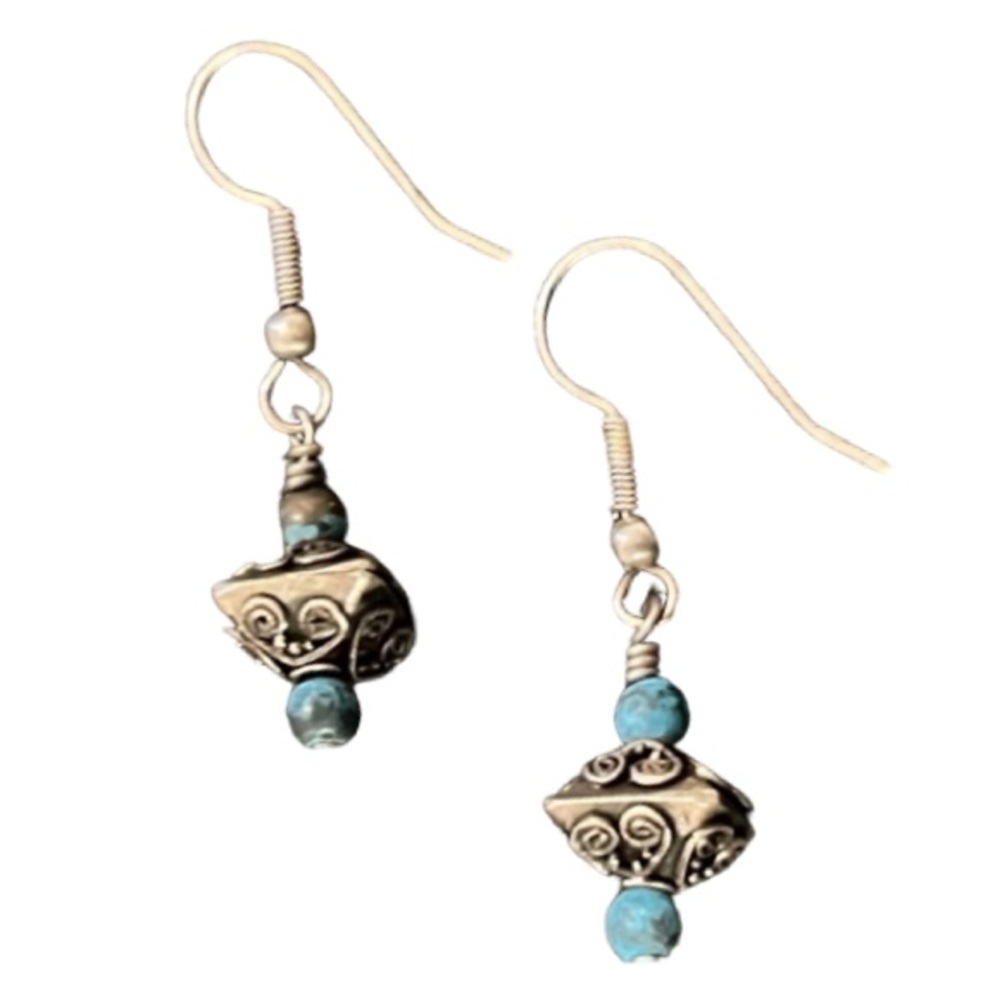 Elegant Tres Jolie Bali Sterling Silver & Turquoise Stone Beaded Earring